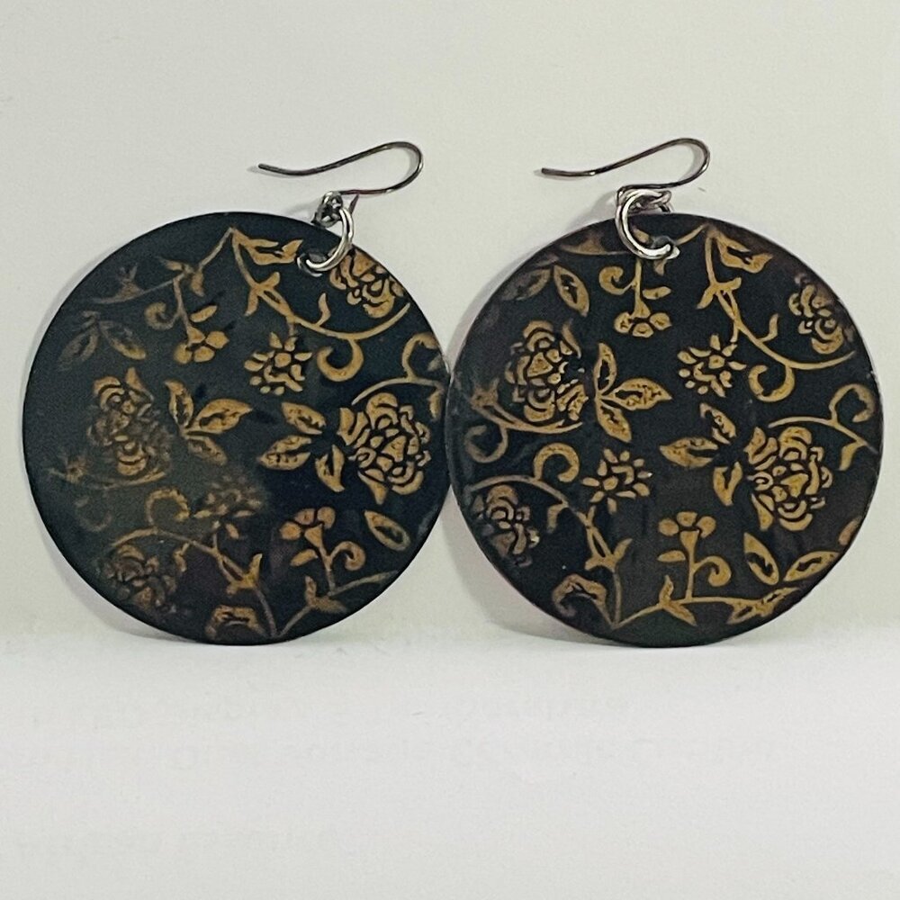 Retro Black & Gold Floral Disc Dangle Earrings Lightweight Metal Statement - Picture 5 of 6